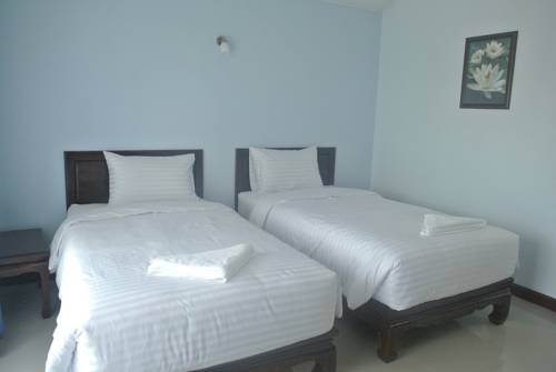 Imagen de la habitación del Hotel Baandoungkamol. Foto 3