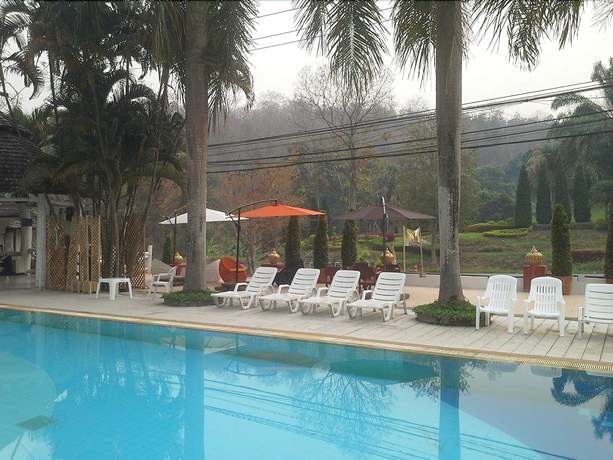 Imagen de la piscina del Hotel Baanklangdoi Resort. Foto 19
