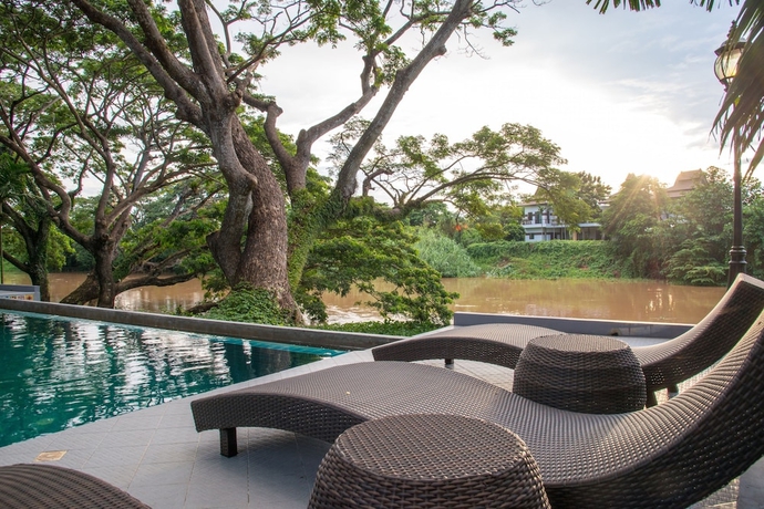 Imagen de la piscina del Hotel Baannamping Riverside Village. Foto 18