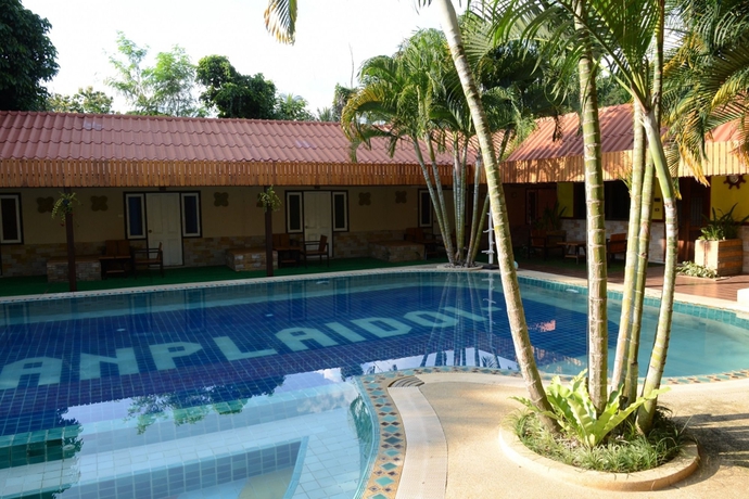 Imagen de la piscina del Hotel Baanplaidoi Resort. Foto 11