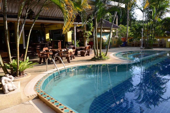 Imagen de la piscina del Hotel Baanplaidoi Resort. Foto 12