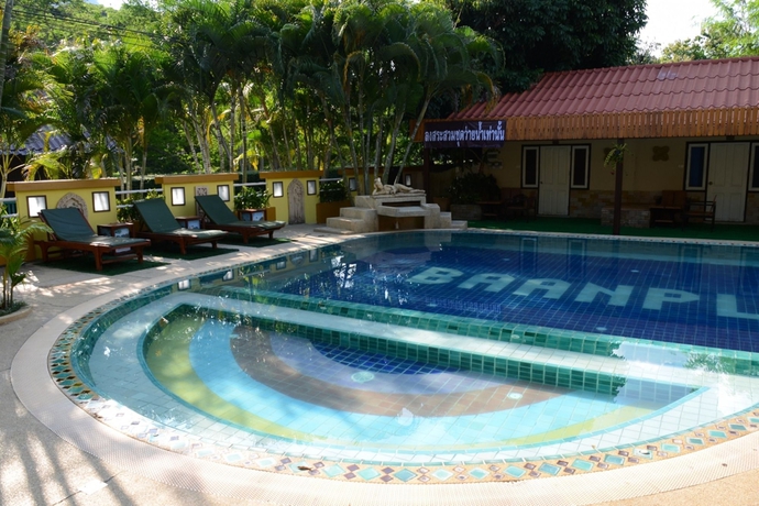 Imagen de la piscina del Hotel Baanplaidoi Resort. Foto 15