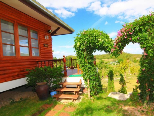 Imagen de los exteriores del Hotel Baanrai Areeya. Foto 17