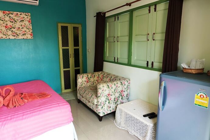 Imagen de la habitación del Hotel Baanrak Amphawa Homestay. Foto 15