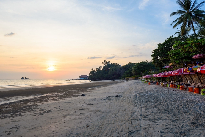 Imagen de los exteriores del Hotel Baansuan Aokhai Beach Resort. Foto 18