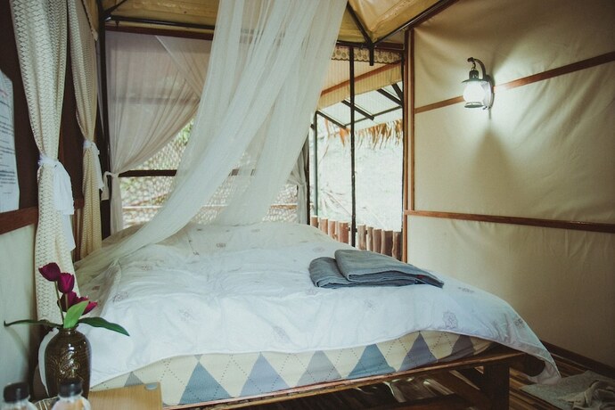 Imagen de la habitación del Hotel Baansuan Chomchun. Foto 13