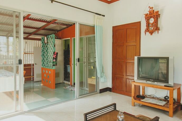 Imagen de la habitación del Hotel Baansuan Chomchun. Foto 17