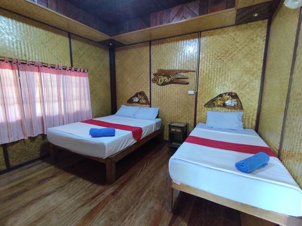 Imagen de la habitación del Hotel Baansuanlynjee Maeklong Resort. Foto 15