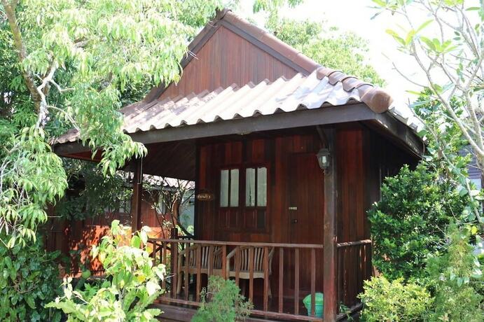Imagen de la habitación del Hotel Baansuanlynjee Maeklong Resort. Foto 16