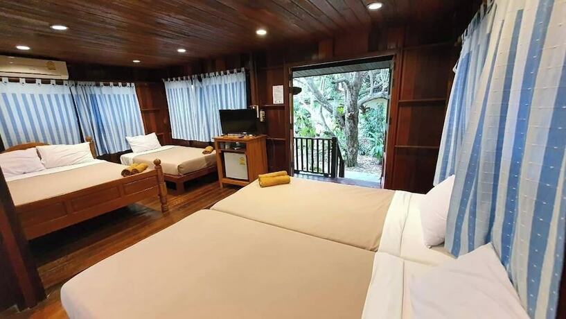 Imagen de la habitación del Hotel Baansuanlynjee Maeklong Resort. Foto 17