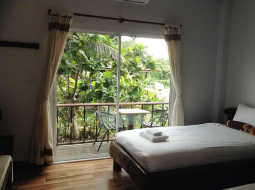 Imagen de la habitación del Hotel Baantip Suantong. Foto 11
