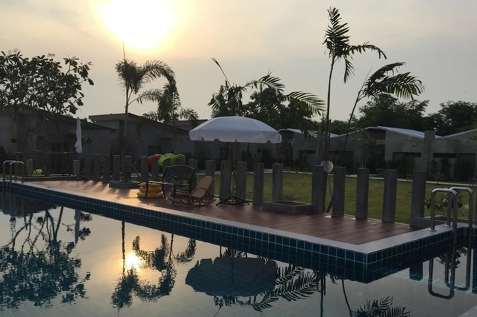 Imagen de la piscina del Hotel Baanwaan Resort Hat Yai. Foto 9