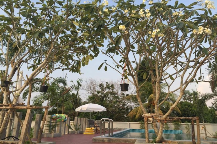 Imagen de la piscina del Hotel Baanwaan Resort Hat Yai. Foto 11