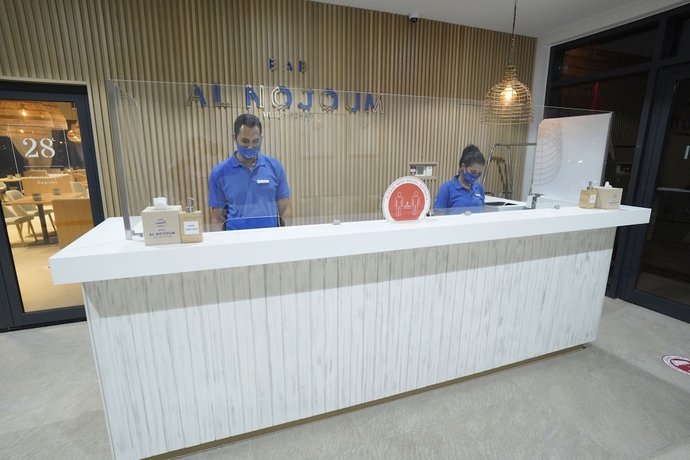 Imagen de los interiores del Hotel Bab Al Nojoum Hudayriyat Camp. Foto 18