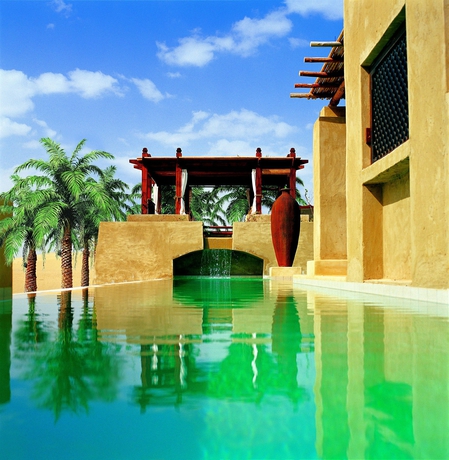 Imagen de la piscina del Hotel Bab Al Shams. Foto 7