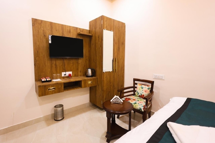 Imagen de la habitación del Hotel Baba Kinaram Kutir. Foto 6
