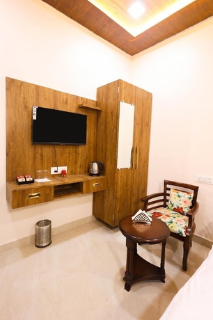 Imagen de la habitación del Hotel Baba Kinaram Kutir. Foto 7