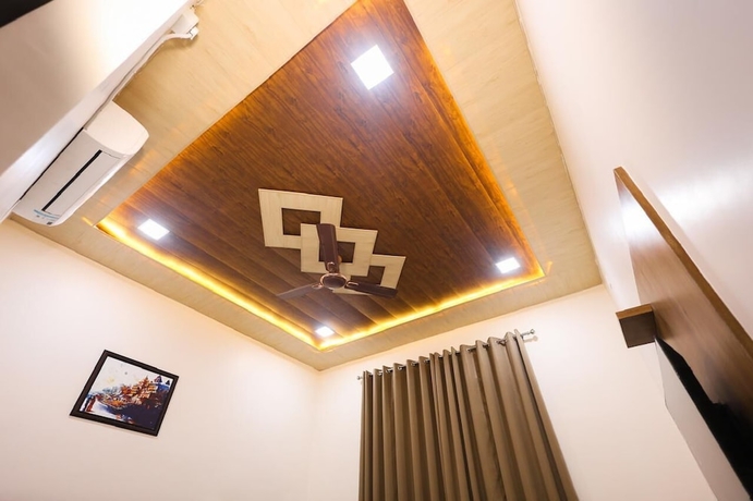 Imagen de la habitación del Hotel Baba Kinaram Kutir. Foto 8