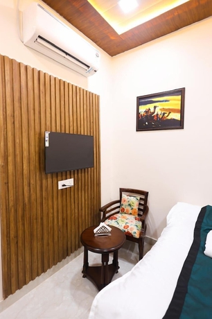 Imagen de la habitación del Hotel Baba Kinaram Kutir. Foto 10