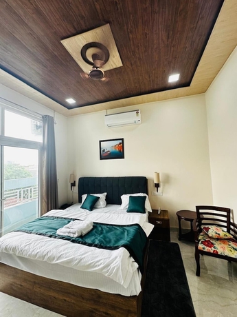 Imagen de la habitación del Hotel Baba Kinaram Kutir. Foto 12