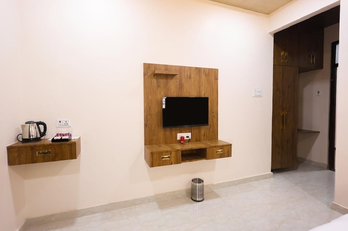 Imagen de la habitación del Hotel Baba Kinaram Kutir. Foto 13