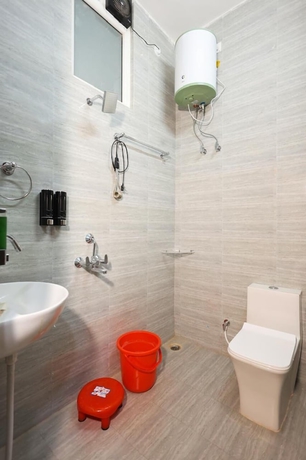 Imagen de la habitación del Hotel Baba Kinaram Kutir. Foto 15