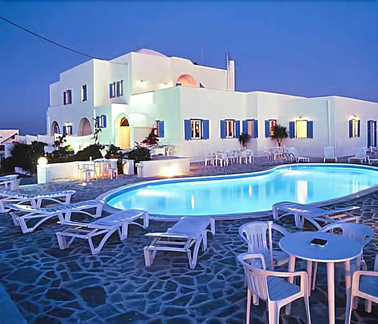 Imagen de la piscina del Hotel Babis. Foto 15