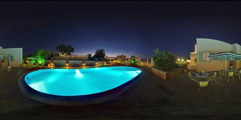 Imagen de la piscina del Hotel Babis. Foto 19