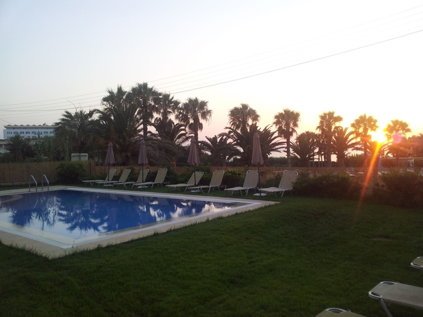 Imagen de la piscina del Hotel Babis, Skaleta. Foto 10