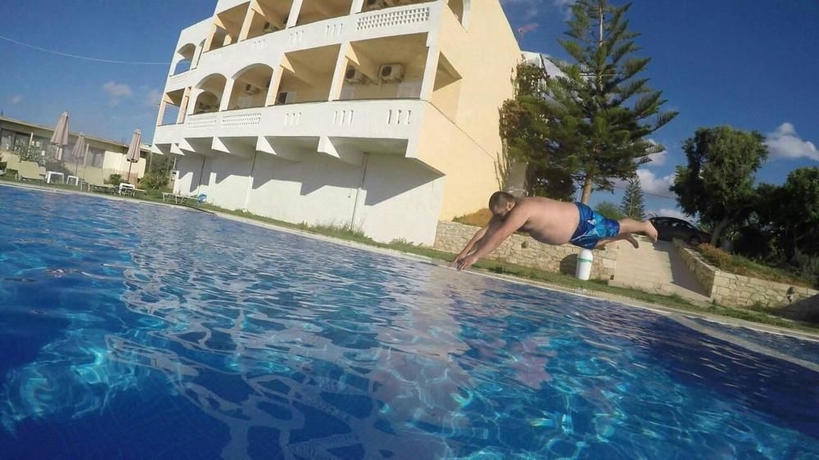 Imagen de la piscina del Hotel Babis, Skaleta. Foto 13