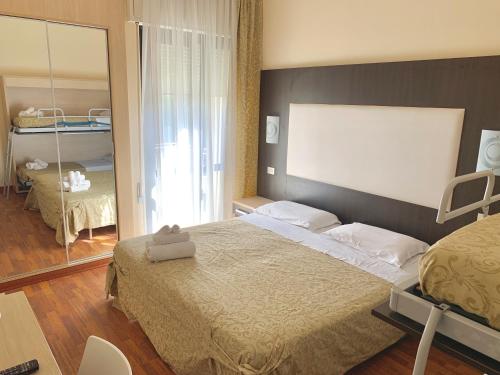 Imagen de la habitación del Hotel Baby. Foto 8