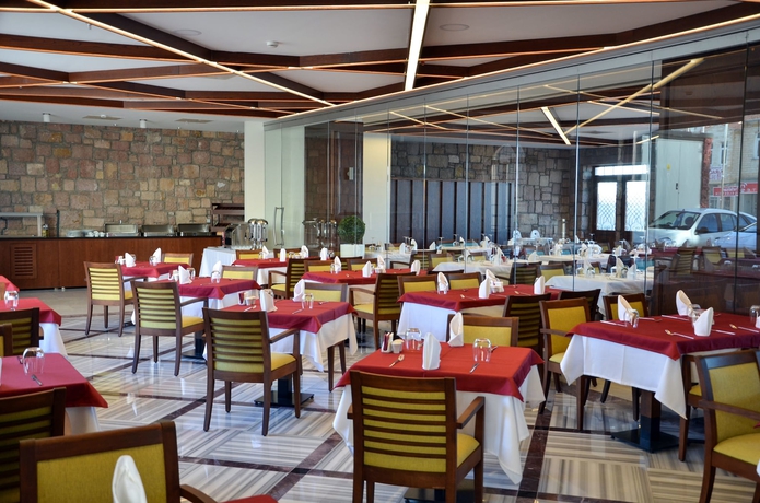 Imagen del bar/restaurante del Hotel Bacacan Otel. Foto 2