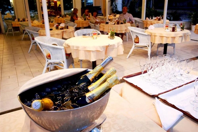 Imagen del bar/restaurante del Hotel Bacchus, Baska Voda. Foto 4