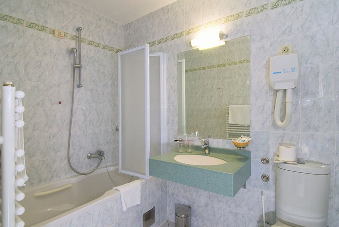 Imagen de la habitación del Hotel Bacchus, Baska Voda. Foto 11