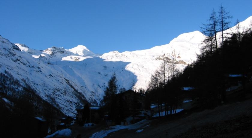 Imagen de los exteriores del Hotel Bacchus, Saas-Fee. Foto 5