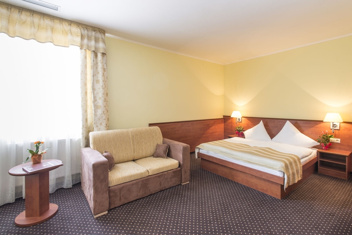 Imagen de los interiores del Hotel Bacero. Foto 12