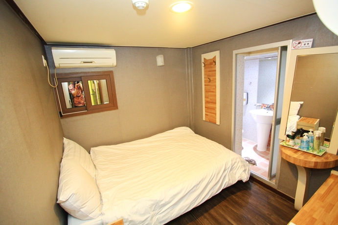 Imagen de la habitación del Hotel Backpacker Mr.Sea. Foto 13