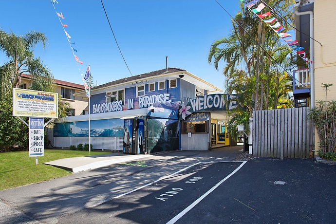 Imagen de los exteriores del Hotel Backpackers In Paradise Resort. Foto 9