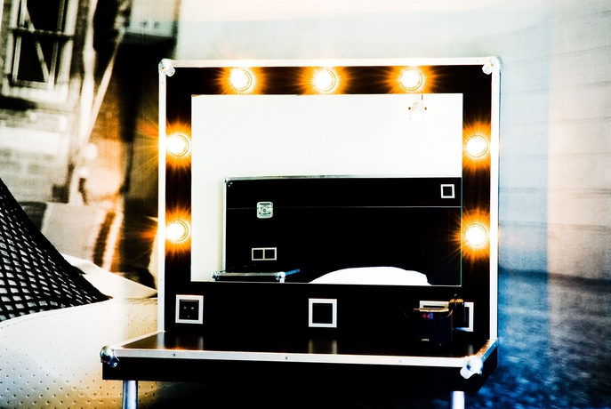 Imagen de la habitación del Hotel Backstage Amsterdam. Foto 12