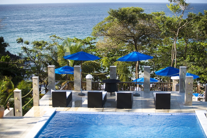 Imagen de la piscina del Hotel Bacolet Beach Club. Foto 9
