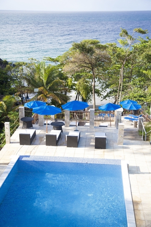 Imagen de la piscina del Hotel Bacolet Beach Club. Foto 10
