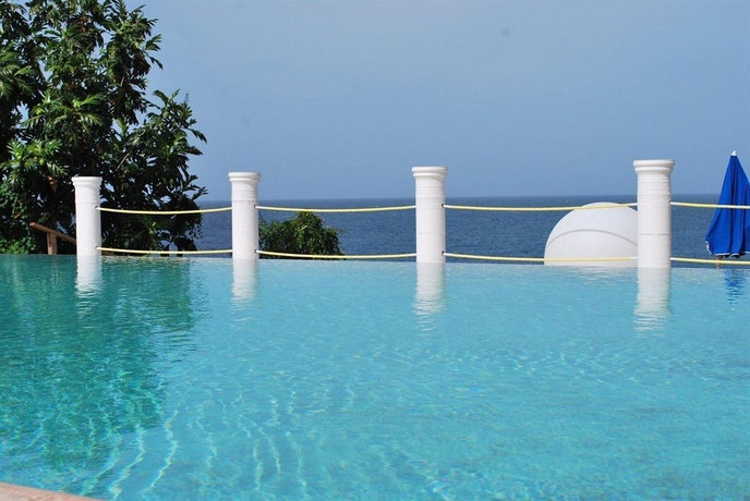 Imagen de la piscina del Hotel Bacolet Beach Club. Foto 11