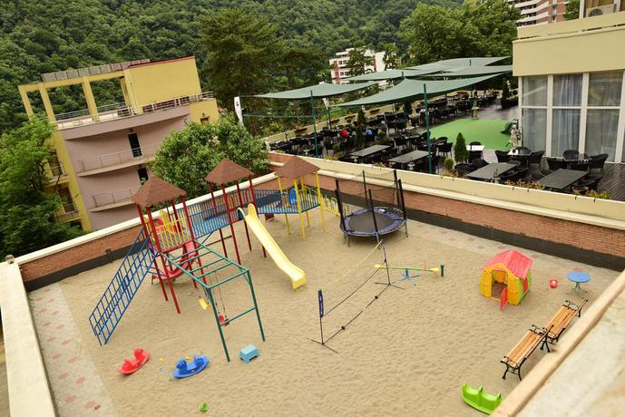 Imagen de los exteriores del Hotel Bacolux Afrodita, Herculane. Foto 7