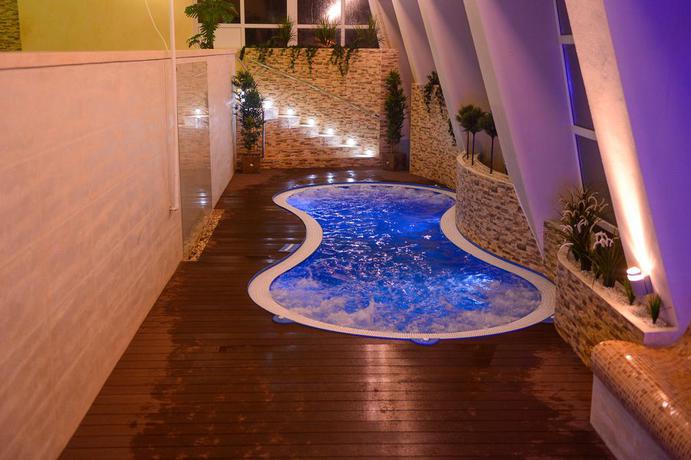 Imagen de la piscina del Hotel Bacolux Afrodita, Herculane. Foto 12