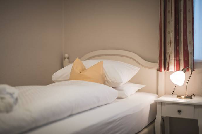 Imagen de la habitación del Hotel Bad Salomonsbrunn. Foto 2