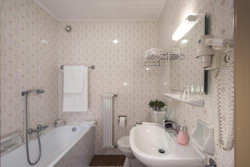 Imagen de la habitación del Hotel Bad Salomonsbrunn. Foto 8