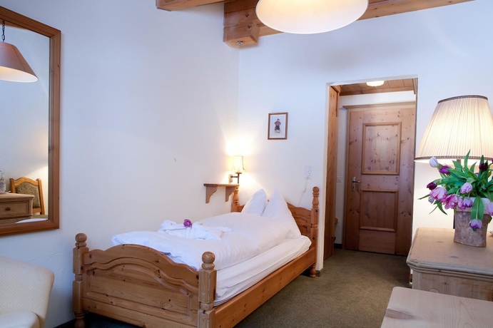 Imagen de la habitación del Hotel Bad Serneus. Foto 2