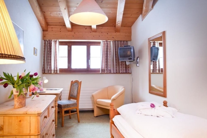 Imagen de la habitación del Hotel Bad Serneus. Foto 3