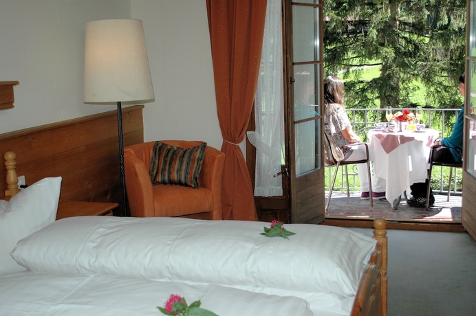 Imagen de la habitación del Hotel Bad Serneus. Foto 9