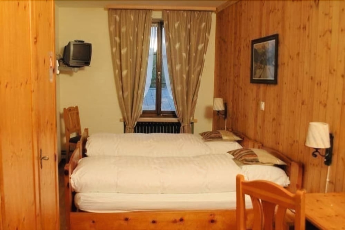 Imagen de la habitación del Hotel Bad Serneus. Foto 14